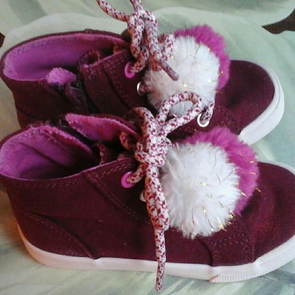 2PAIRS OF TODDLER GIRLS SIZE 8 HITOPS SHOES - Picture 2 of 8